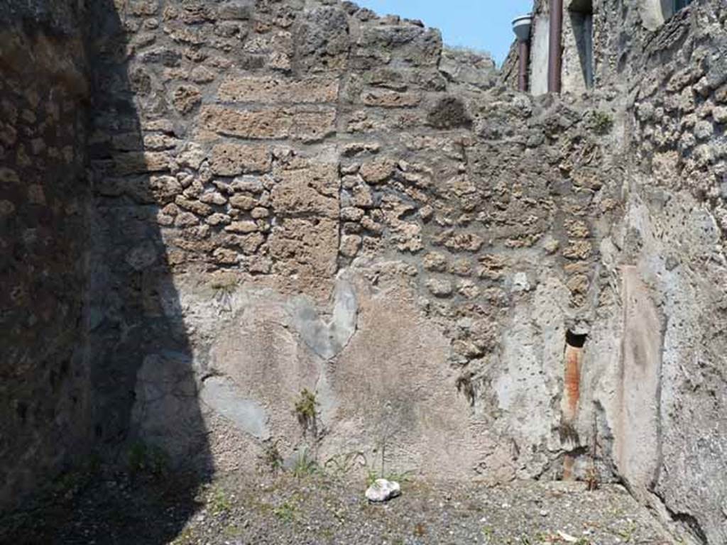 IX.1.24 Pompeii. May 2010. North wall of rear room.