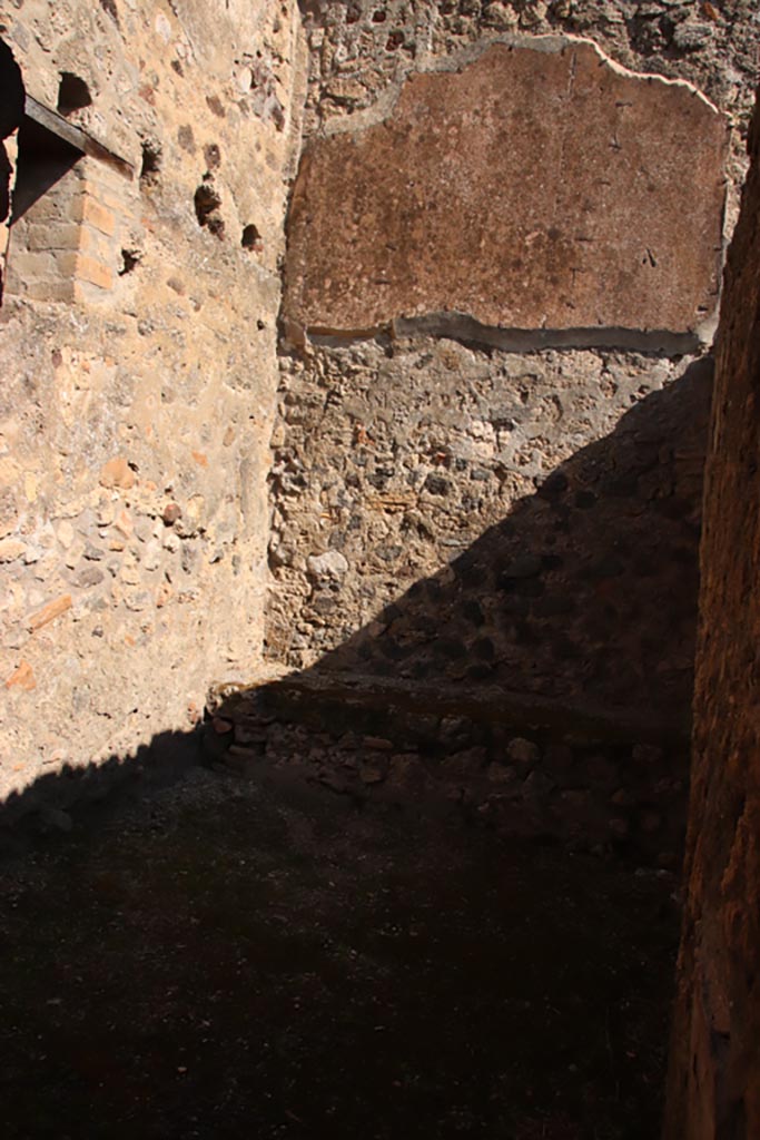 IX.1.31 Pompeii. October 2022. 
Kitchen, looking towards north end of east wall with bench or hearth. Photo courtesy of Klaus Heese


