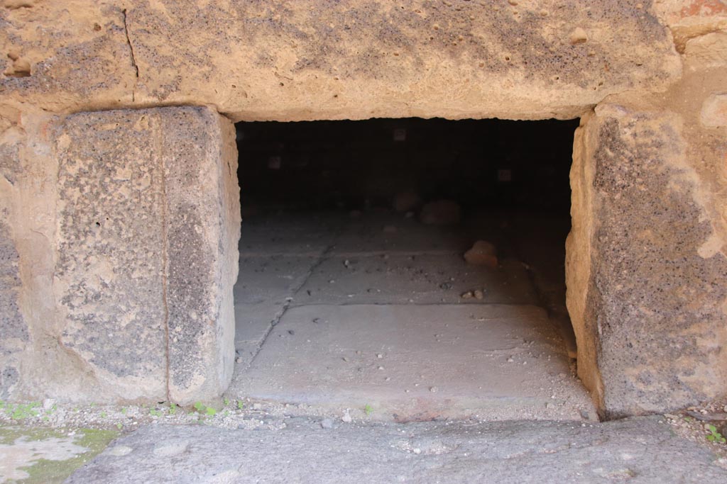 IX.1.33 Pompeii. October 2022. Detail of oven. Photo courtesy of Klaus Heese