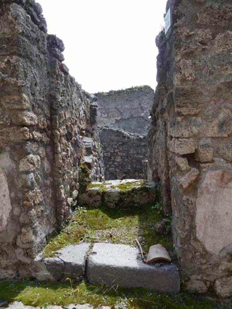 IX.1.34  Pompeii. May 2010. Entrance, leading to stairs to upper floor.