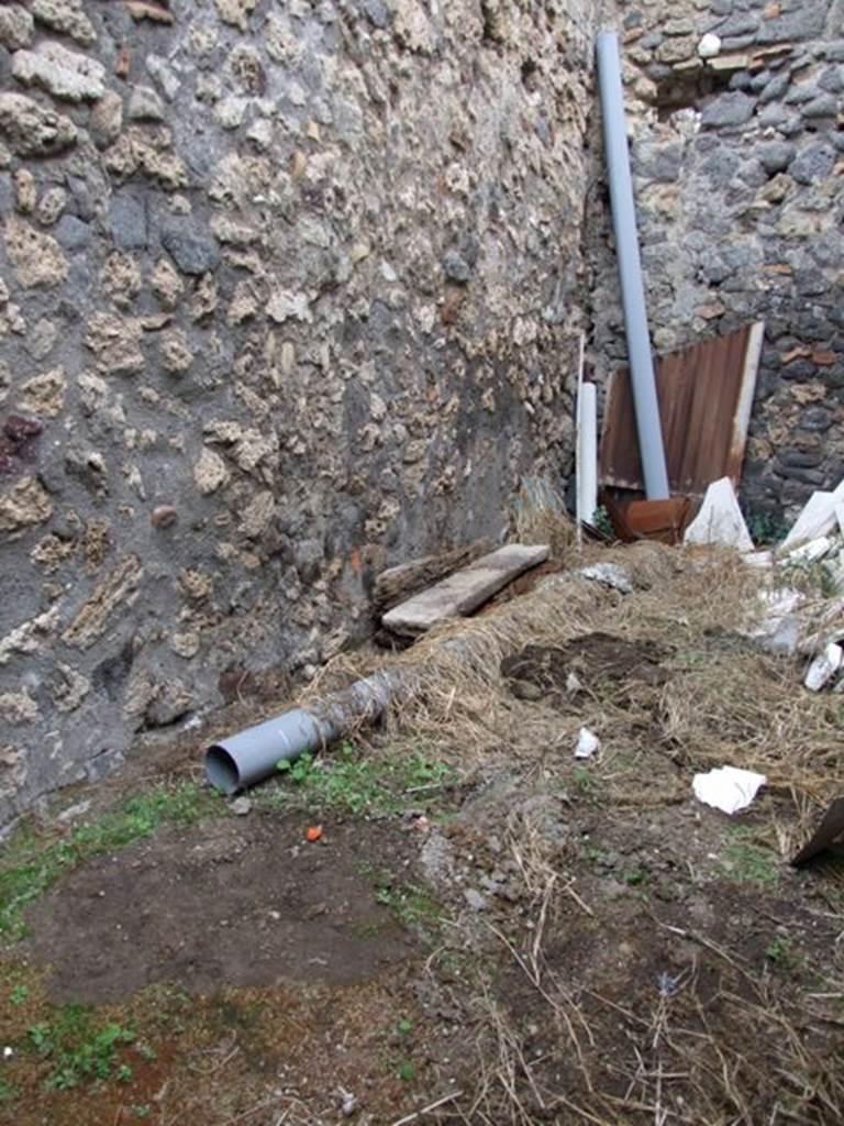 IX.2.10 Pompeii. December 2007. Narrow room on the east side of kitchen.