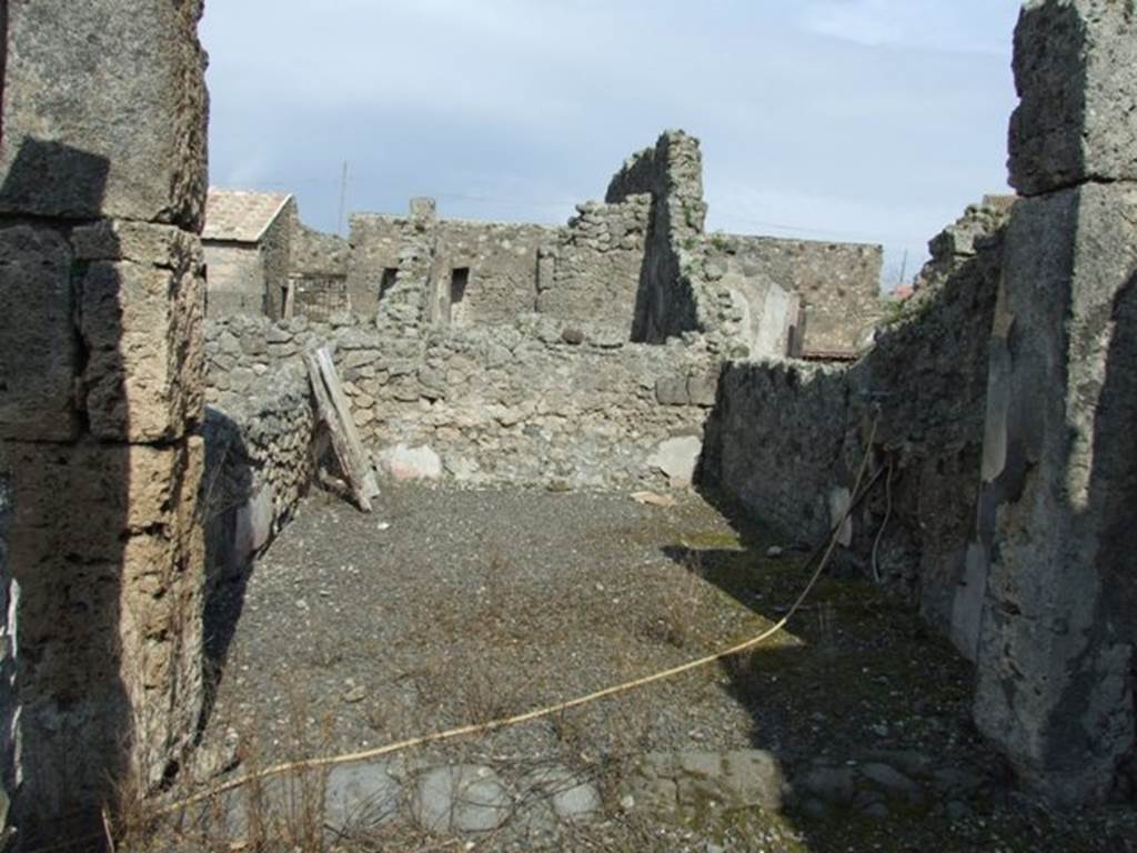 IX.2.17 Pompeii.  March 2009.  Room 8, Triclinium.  Looking East.