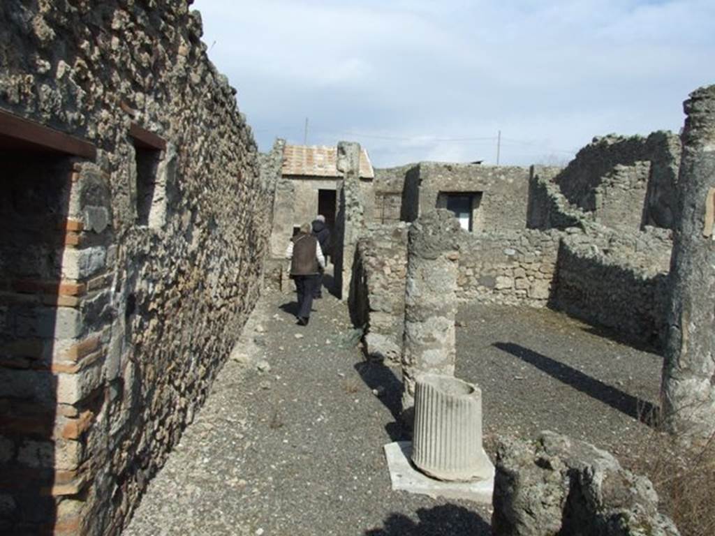 IX.2.17 Pompeii.  March 2009.  Room 9, Garden area.  Looking east along the North Portico.