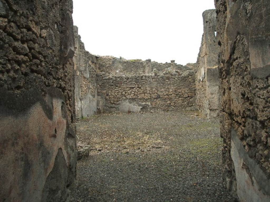 IX.2.17  Pompeii. May 2005. Looking west along fauces to atrium.