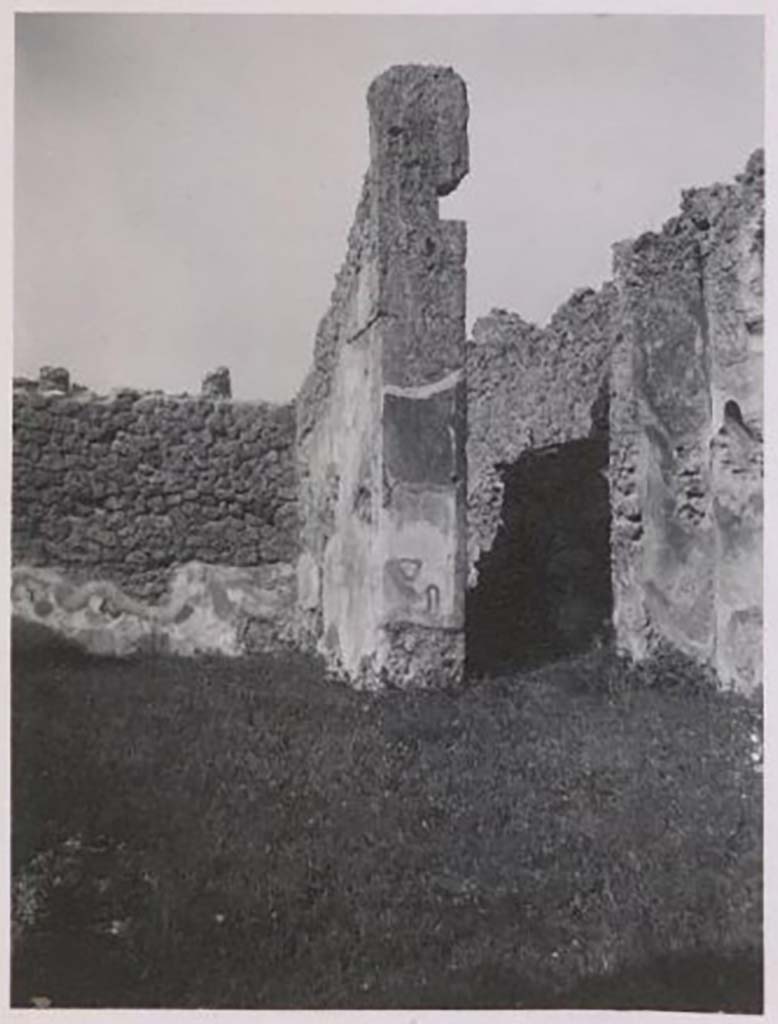 IX.2.17 Pompeii. Pre-1943. Room 1, atrium and north wall of tablinum, on the right is the corridor 6. 
Photo by Tatiana Warscher.
See Warscher, T. Codex Topographicus Pompeianus, IX.2. (1943), Swedish Institute, Rome. (no.89.), p. 171.
