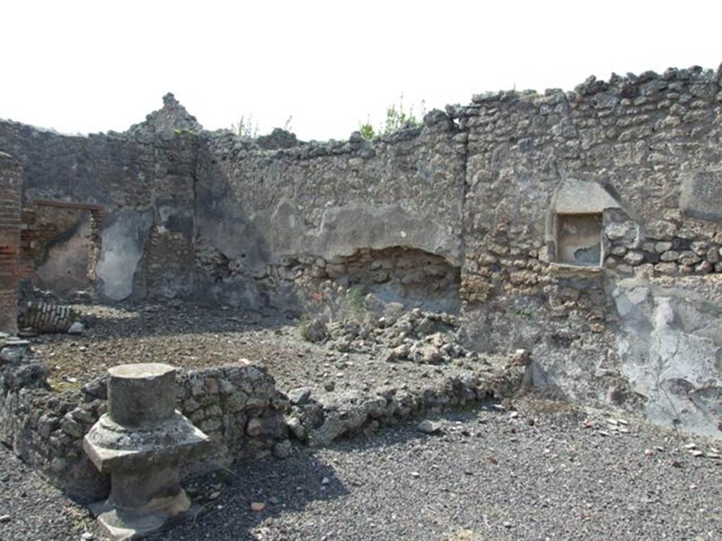 IX.2.18 Pompeii. March 2009. Room 11, looking north-west across garden area. 