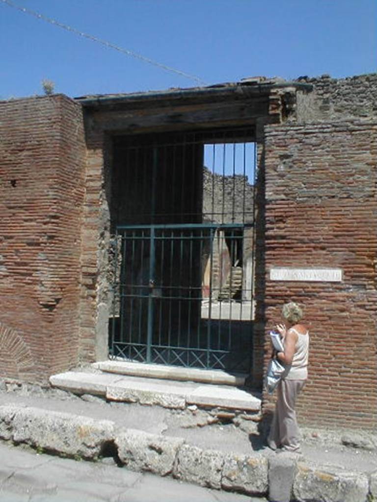 IX.3.5 Pompeii.  May 2005.  Entrance