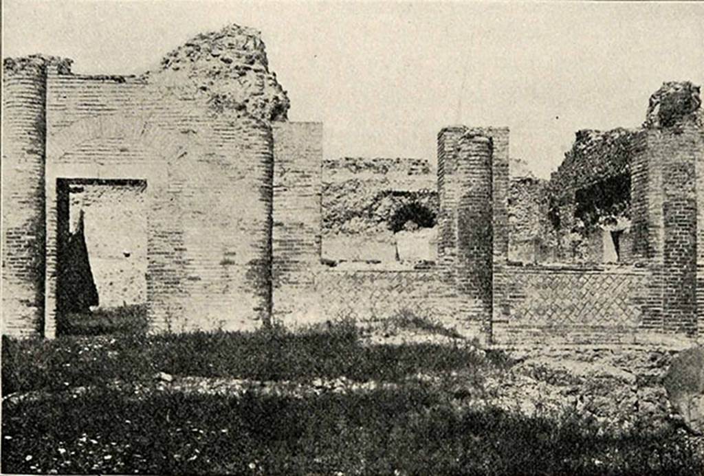 IX.4.18 Pompeii. c.1890s. Doorway to Vestibule “i” and window into Frigidarium “p”. Looking east from palaestra “d”. 