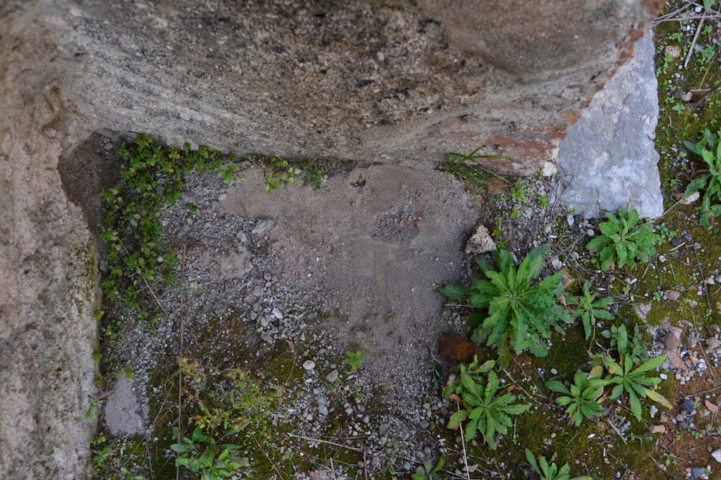 IX.5.2 Pompeii. March 2017. Room L, remaining flooring near west wall.
Foto Christian Beck, ERC Grant 681269 DCOR.

