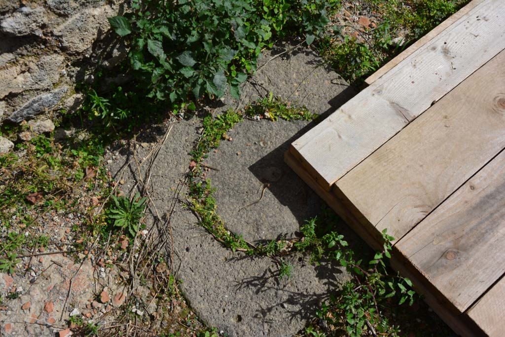 IX.5.2 Pompeii. March 2017. Room L, cistern-mouth.
Foto Christian Beck, ERC Grant 681269 DCOR.
