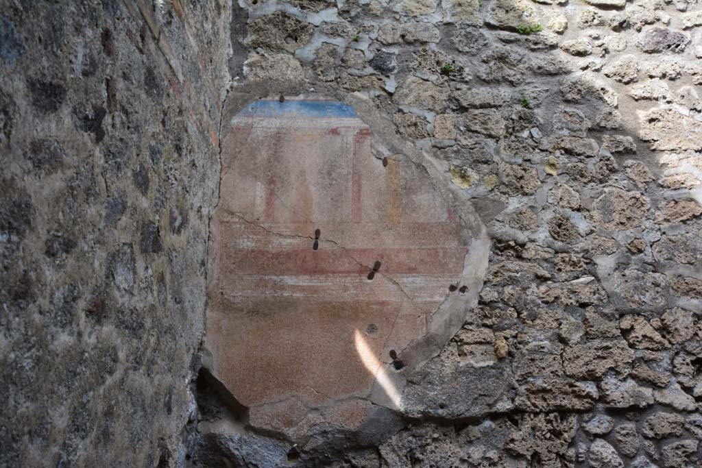 IX.5.2 Pompeii. March 2017. Room n, looking towards remaining painted plaster at west end of north wall.  
Foto Christian Beck, ERC Grant 681269 DCOR.
