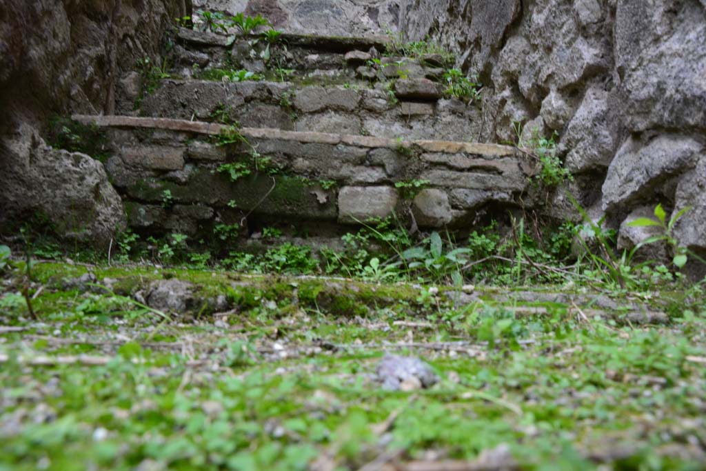 IX.5.2 Pompeii. March 2017. Room z, looking west at base of stairs.
Foto Christian Beck, ERC Grant 681269 DCOR.

