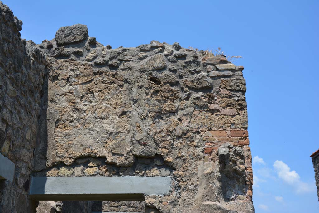 IX.5.2 Pompeii. May 2017. 
Peristyle p, looking north towards upper wall above doorway to Corridor m, in north-west corner of peristyle. 
Foto Christian Beck, ERC Grant 681269 DCOR.
