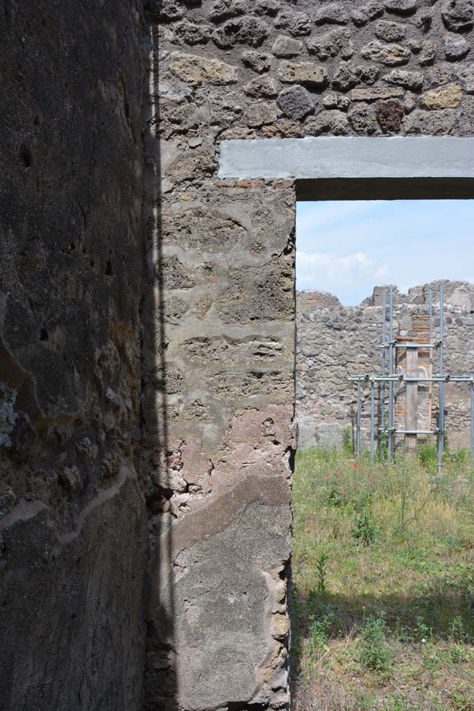 IX.5.2 Pompeii. May 2017. Room r, upper east wall in north-east corner.
Foto Christian Beck, ERC Grant 681269 DCOR.
