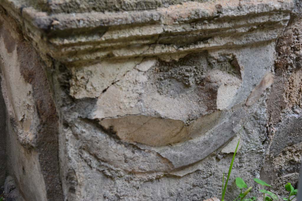 IX.5.2 Pompeii. March 2017. Room w, looking east towards west side of altar.
Foto Christian Beck, ERC Grant 681269 DCOR.


