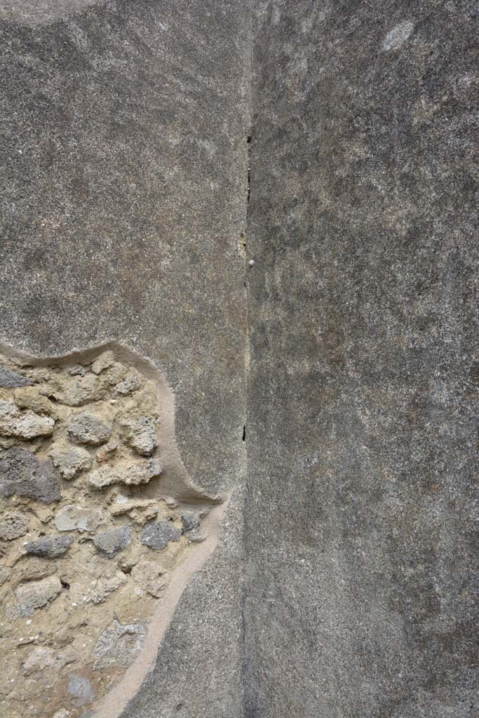 IX.5.2 Pompeii. May 2017. Room v, south-east corner.
Foto Christian Beck, ERC Grant 681269 DCOR.
