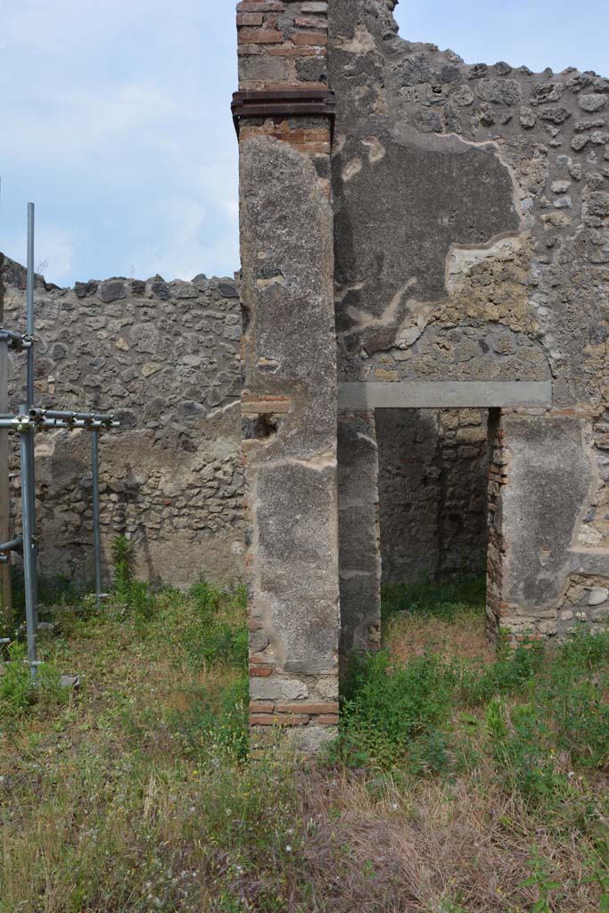 IX.5.2 Pompeii. May 2017. 
Room v, looking east towards doorway pilaster at north end, with doorway into small corridor on south-east side of peristyle p.
Foto Christian Beck, ERC Grant 681269 DCOR.
