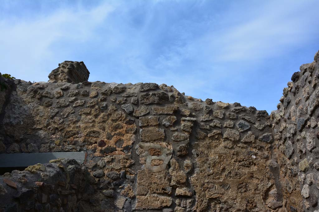 IX.5.2 Pompeii. March 2017. Room x, looking towards upper north wall.
Foto Christian Beck, ERC Grant 681269 DCOR.
