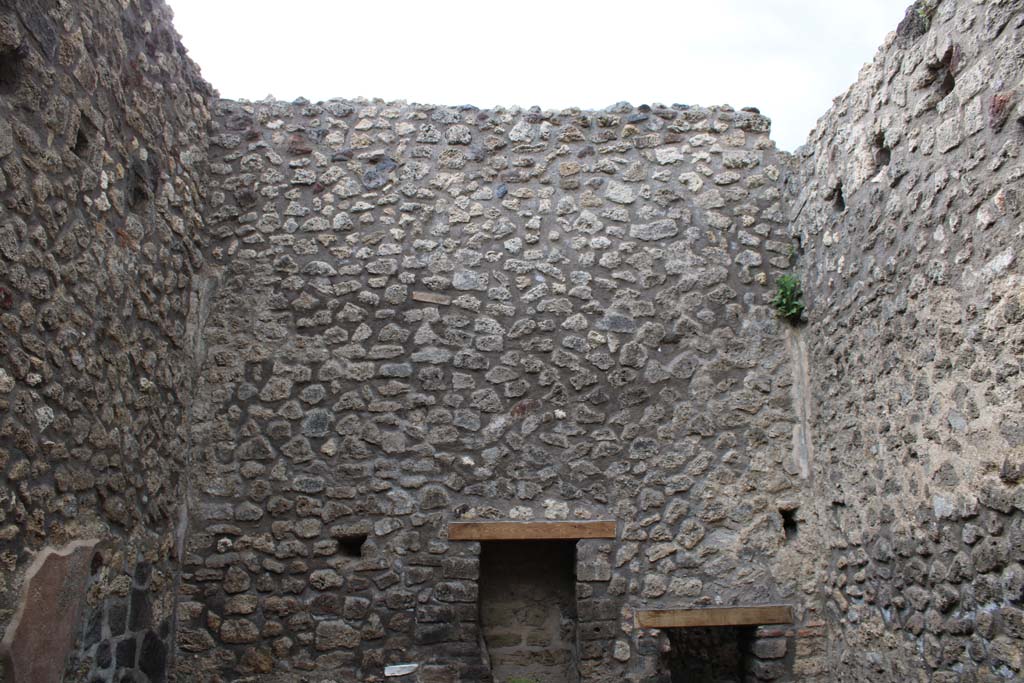 IX.5.4 Pompeii. March 2019. Room d, upper south wall.
Foto Christian Beck, ERC Grant 681269 DCOR.
