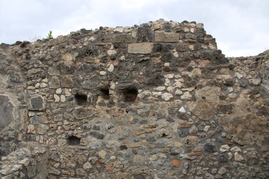 IX.5.4 Pompeii. March 2019. Room h, upper east wall at north end.
Foto Christian Beck, ERC Grant 681269 DCOR.
