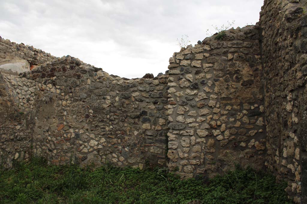 IX.5.4 Pompeii. March 2019. Room h, looking towards south wall.
Foto Christian Beck, ERC Grant 681269 DCOR.
