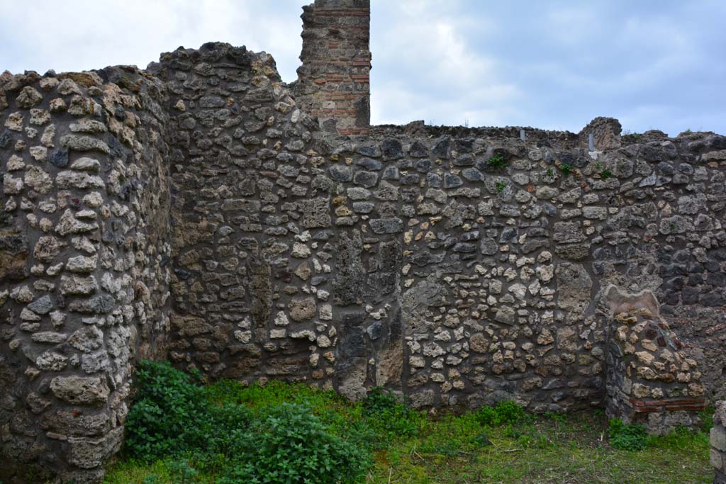 IX.5.4 Pompeii. March 2017. Room h, looking west towards south-west corner and west wall.
Foto Christian Beck, ERC Grant 681269 DCOR.
