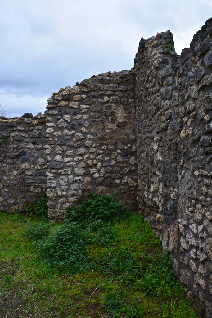 IX.5.4 Pompeii. March 2017. Room h, looking south towards south-west corner.
Foto Christian Beck, ERC Grant 681269 DCOR.

