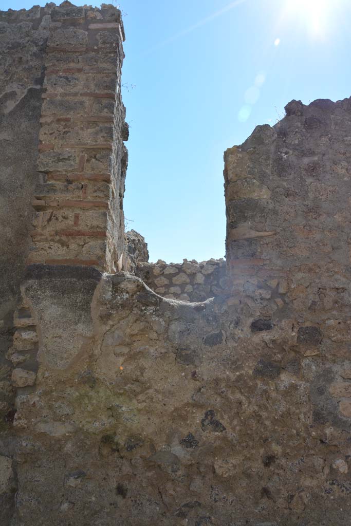 IX.5.6 Pompeii. May 2017. Room n, west side, upper wall above doorway to room s. 
Foto Christian Beck, ERC Grant 681269 DCOR.
