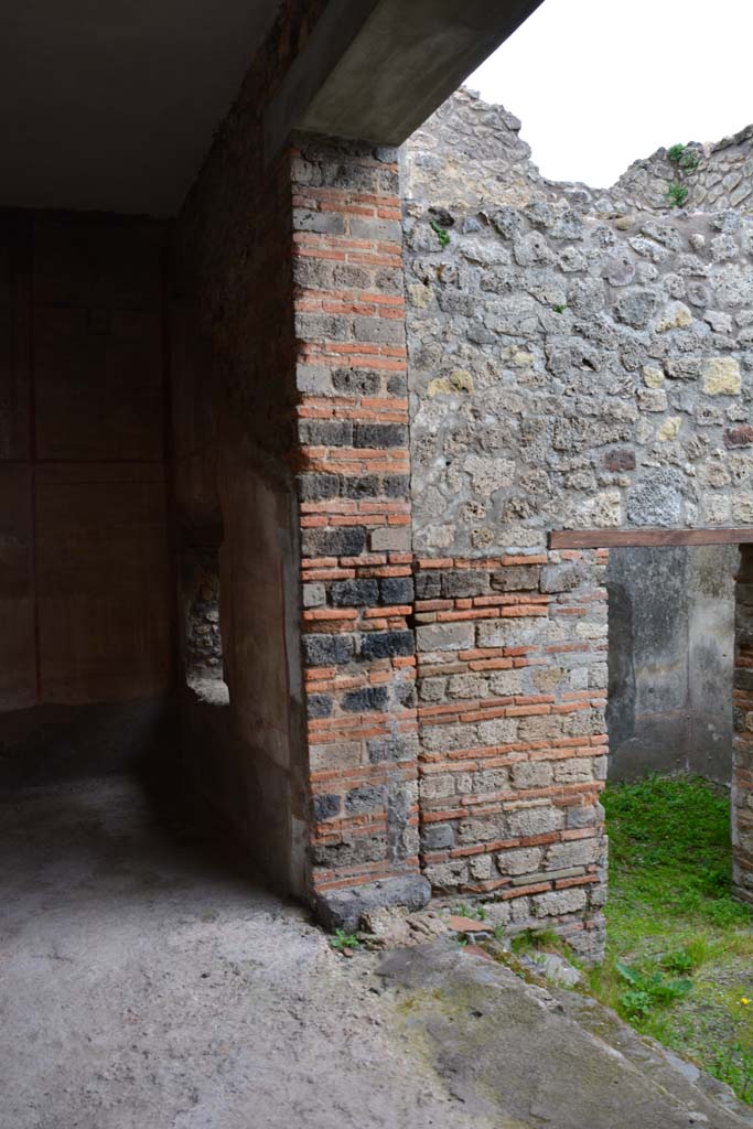 IX.5.6 Pompeii. March 2017. 
Room o, looking south-east towards doorway from steps on north side of room n. 
Foto Christian Beck, ERC Grant 681269 DCOR.
