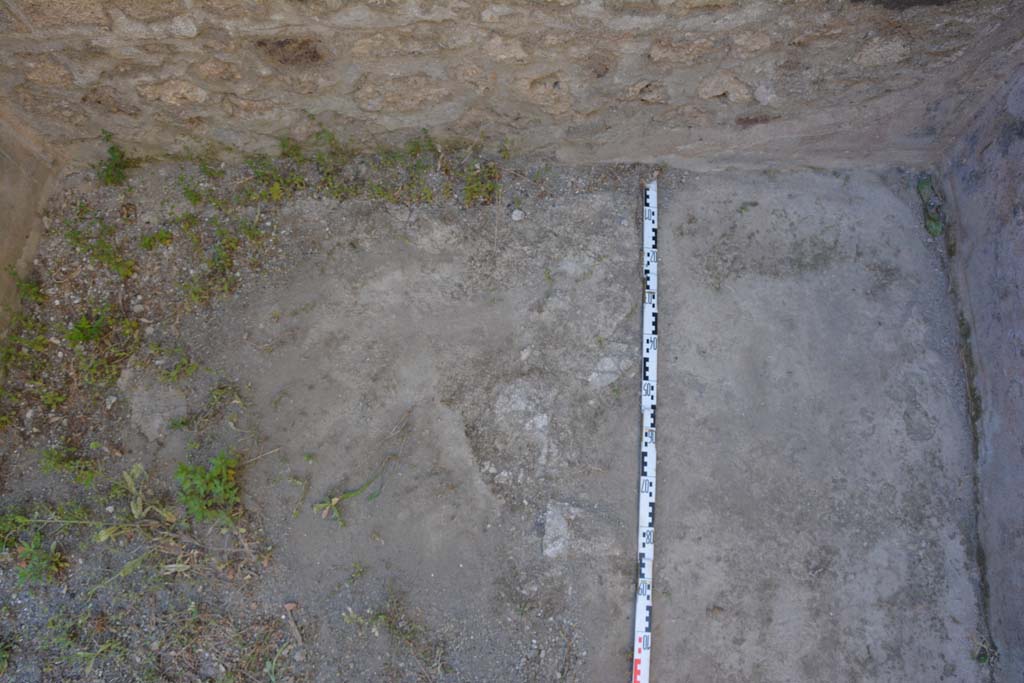 IX.5.6 Pompeii. May 2017. Room o, flooring in north-east corner, looking north.  
Foto Christian Beck, ERC Grant 681269 DCOR.
