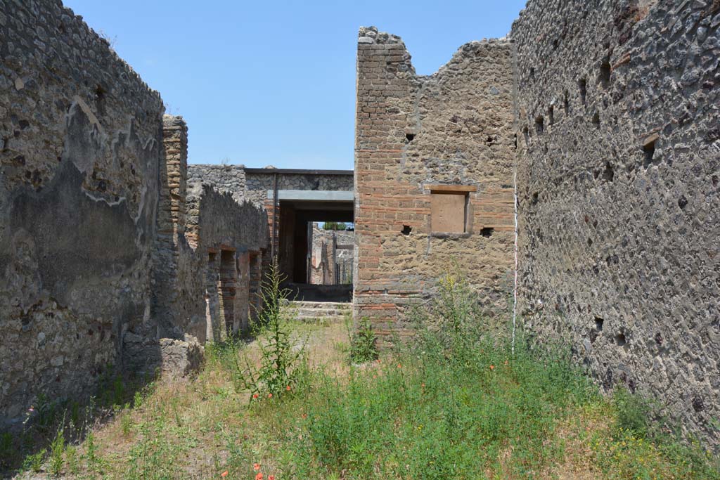 IX.5.6 Pompeii. May 2017. Room u, looking north towards room n, from garden area.
Foto Christian Beck, ERC Grant 681269 DÉCOR.
