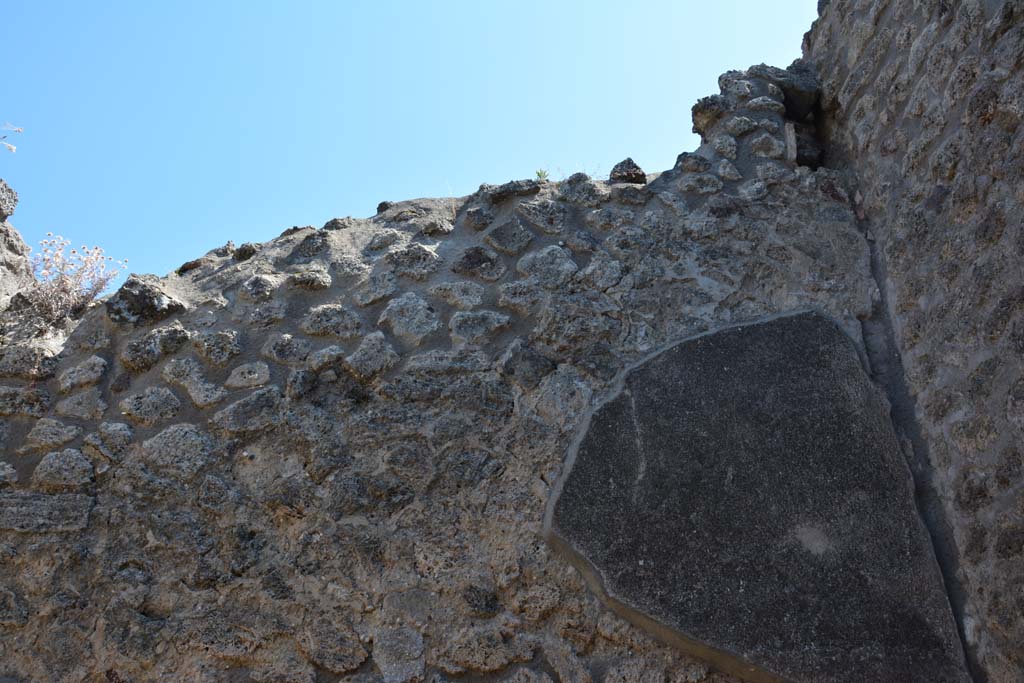 IX.5.6 Pompeii. May 2017. Room b, upper south wall in south-west corner.
Foto Christian Beck, ERC Grant 681269 DCOR.
