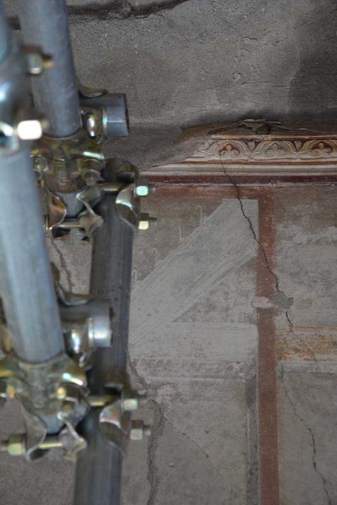 IX.5.6 Pompeii. May 2017. Room g, detail from upper south wall near south-west corner.  
Foto Christian Beck, ERC Grant 681269 DCOR.
