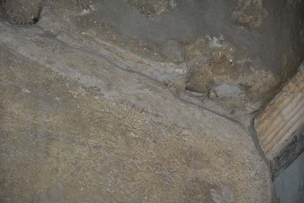 IX.5.9 Pompeii. May 2017. Room l (L), detail from upper west wall in north-west corner.
Foto Christian Beck, ERC Grant 681269 DCOR.
