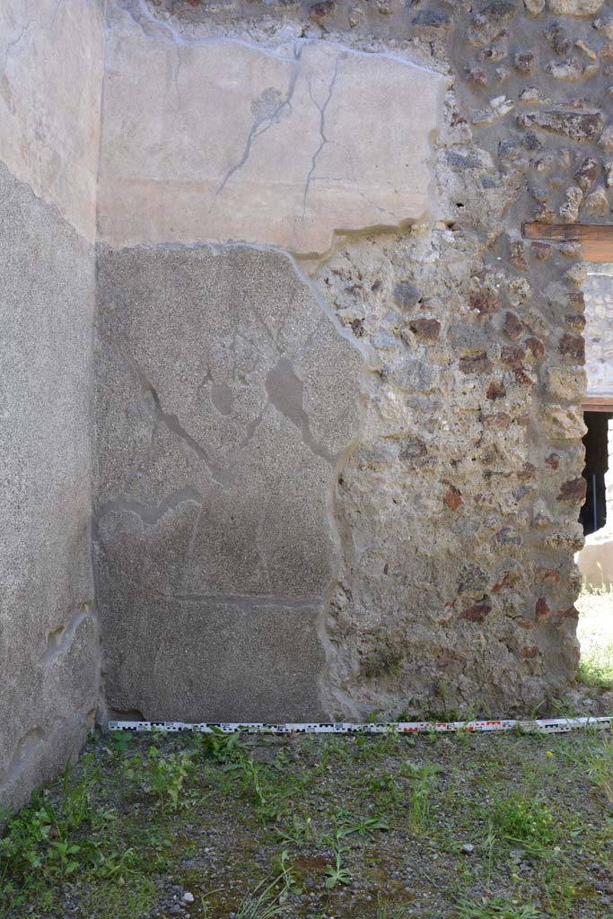 IX.5.9 Pompeii. May 2017. Room m, looking towards west wall in south-west corner.
Foto Christian Beck, ERC Grant 681269 DCOR.
