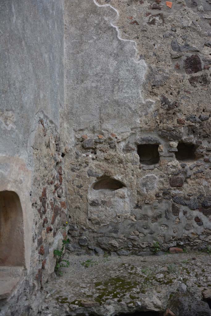 IX.5.9 Pompeii. March 2017. Room n, detail from north-east corner above hearth. 
Foto Christian Beck, ERC Grant 681269 DCOR.
