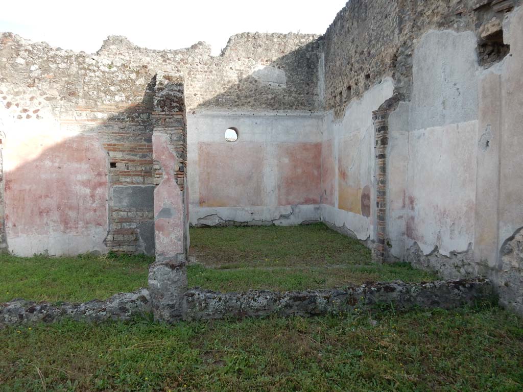 IX.5.9 Pompeii. June 2019. 
Looking south across peristyle to wall of room o, on left, and room p in corner. Photo courtesy of Buzz Ferebee.

