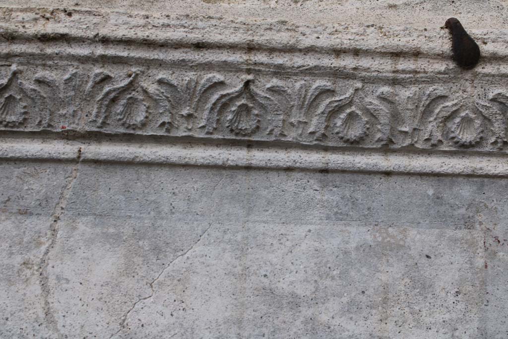 IX.5.9 Pompeii. May 2019. Room p, stucco cornice and remaining decoration at top of south wall.  
Foto Christian Beck, ERC Grant 681269 DÉCOR

