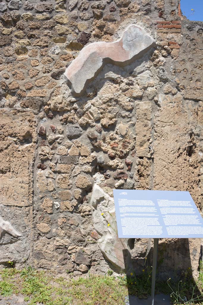 IX.5.9 Pompeii. May 2017. Room “b”, looking towards remaining plaster on north wall of atrium.
Foto Christian Beck, ERC Grant 681269 DÉCOR.
