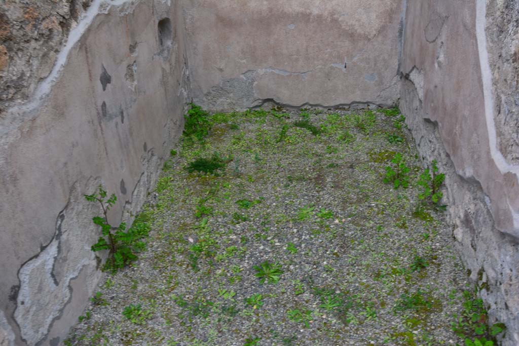 IX.5.9 Pompeii. March 2017. Room h, looking east across flooring.
Foto Christian Beck, ERC Grant 681269 DCOR.
