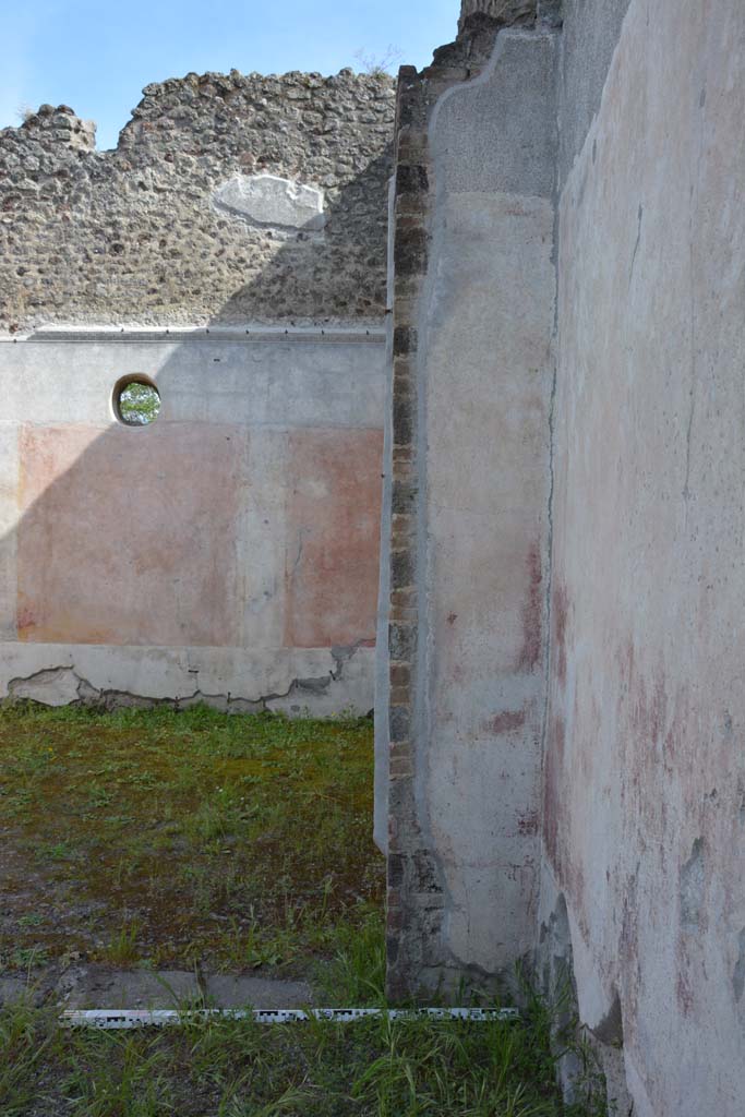 IX.5.9 Pompeii. May 2017. Room i, west side of doorway to room p, looking south.
Foto Christian Beck, ERC Grant 681269 DCOR.

