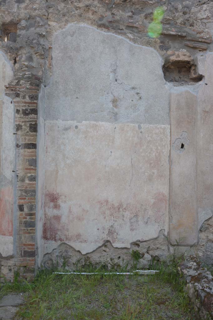 IX.5.9 Pompeii. May 2017. Room i, looking towards west wall of south portico.
Foto Christian Beck, ERC Grant 681269 DCOR.
