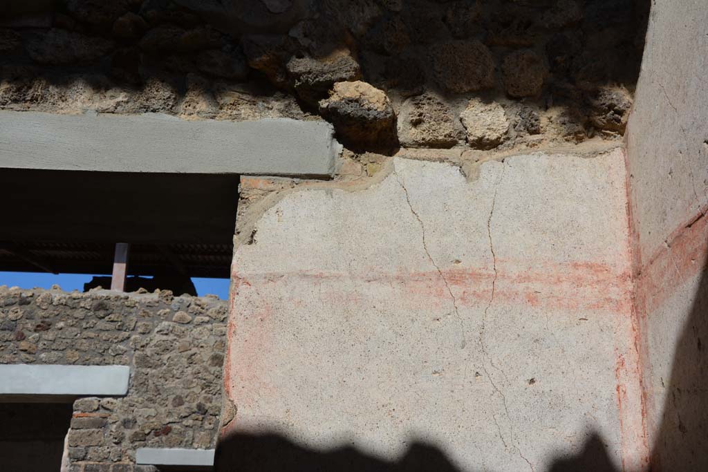 IX.5.11 Pompeii. May 2017. Room f, upper east wall in south-east corner.
Foto Christian Beck, ERC Grant 681269 DCOR.
