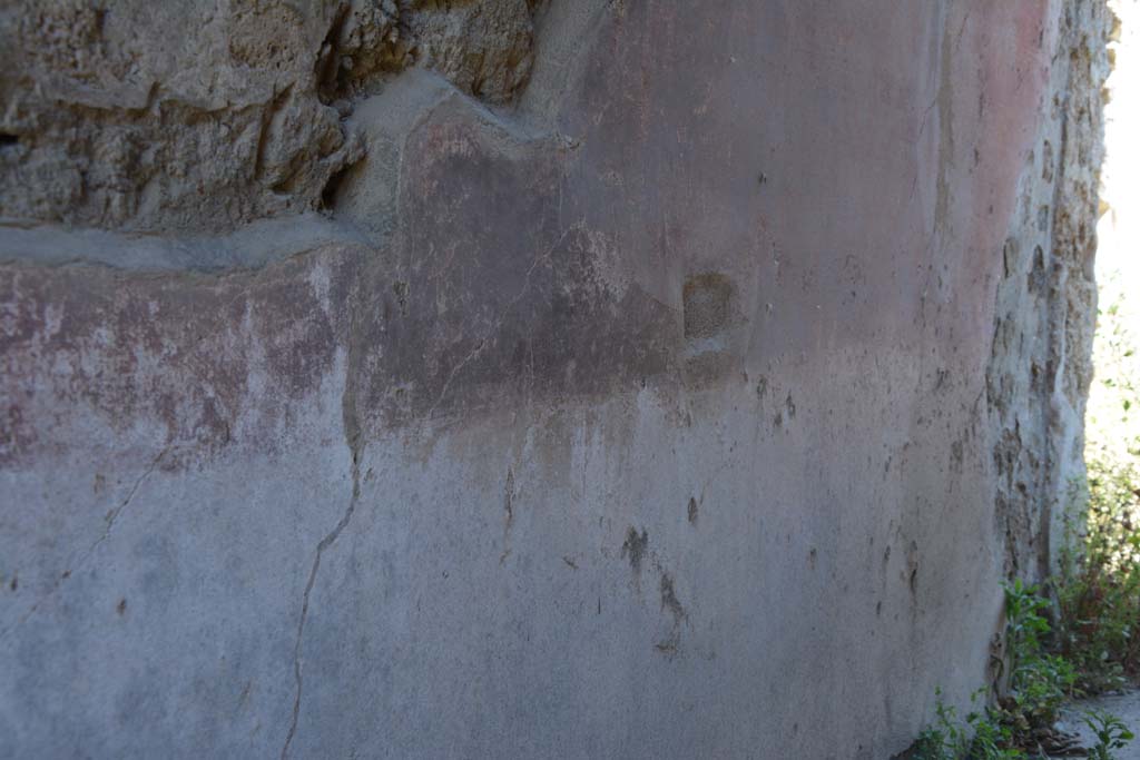 IX.5.11 Pompeii. May 2017. 
Room m, looking south along lower east wall, the middle zone of the wall would have been simply painted with red panels.
Foto Christian Beck, ERC Grant 681269 DCOR.
