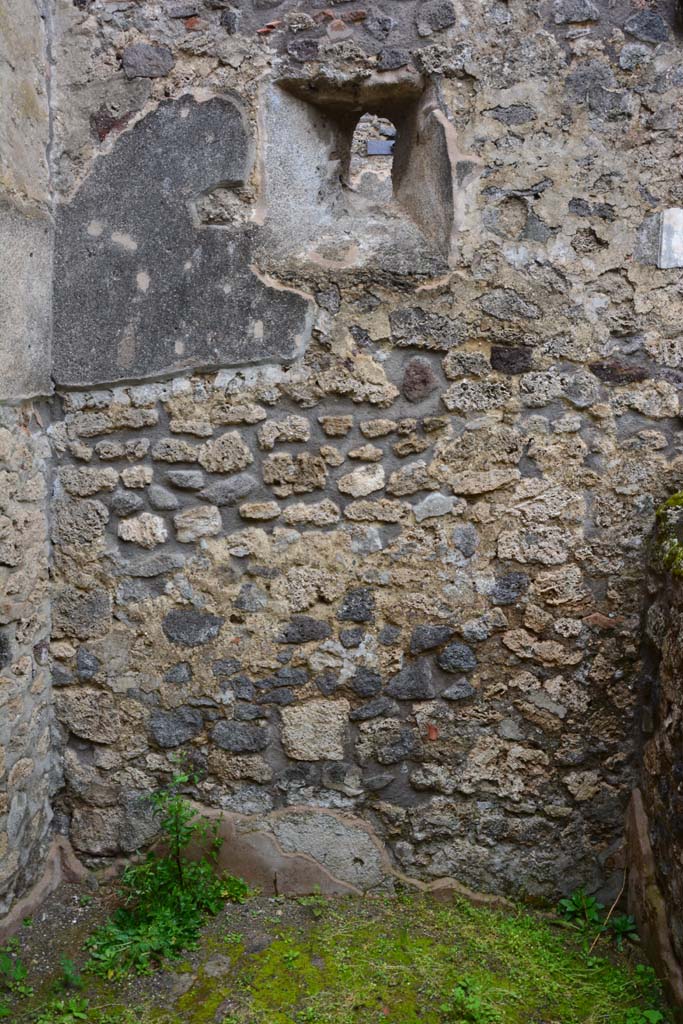 IX.5.11 Pompeii. March 2017. Room s, east wall with window overlooking vicolo. 
Foto Christian Beck, ERC Grant 681269 DCOR.

