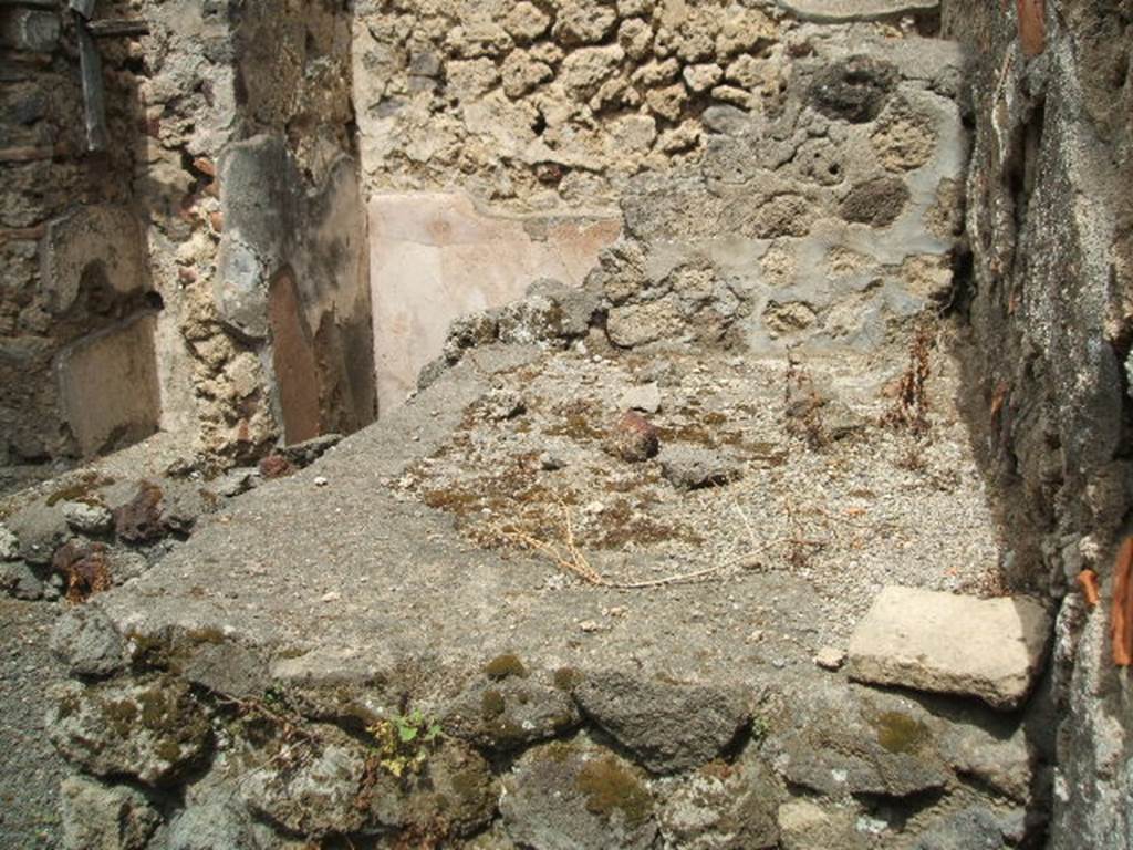 IX.5.13 Pompeii. May 2005. Room 13.  Kitchen area. Hearth.