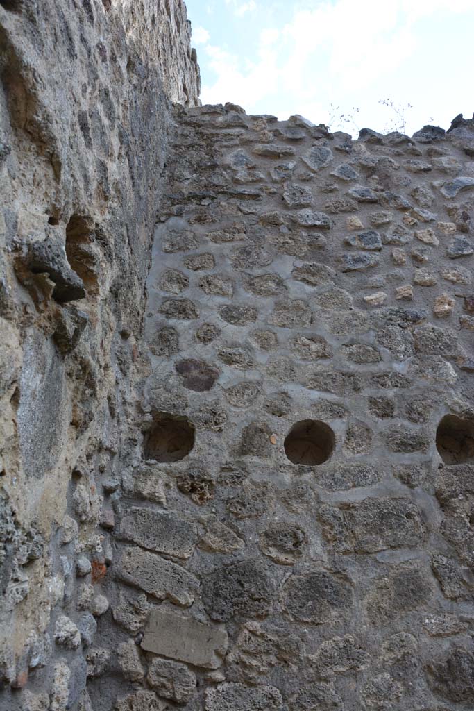 IX.5.11 Pompeii. May 2017. Room t, upper west wall in south-west corner.
Foto Christian Beck, ERC Grant 681269 DCOR.
