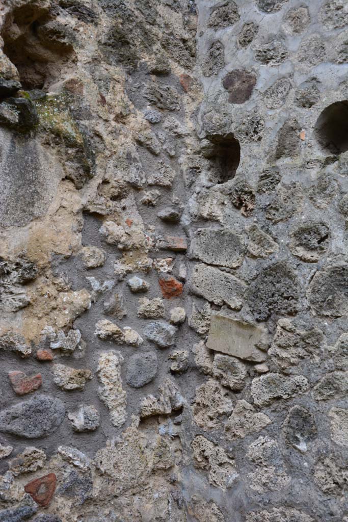 IX.5.11 Pompeii. March 2017. Room t, detail from south-west corner 
Foto Christian Beck, ERC Grant 681269 DCOR.
