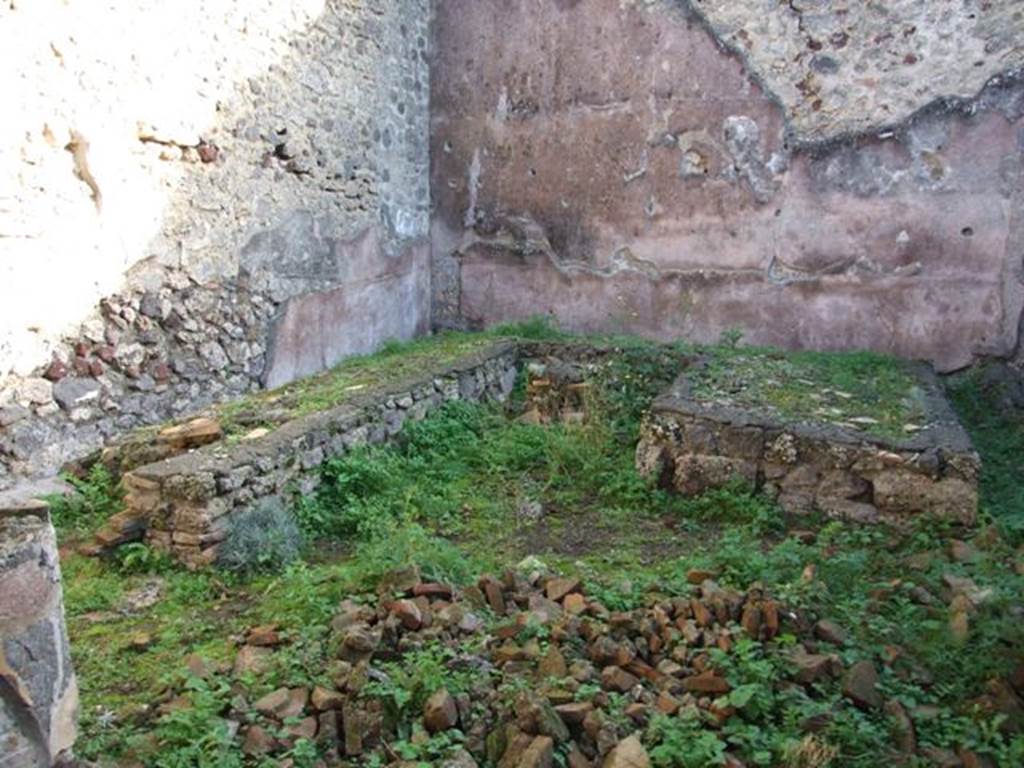 IX.5.11 Pompeii. March 2017. Peristyle n, looking south from east side.
Foto Christian Beck, ERC Grant 681269 DCOR.
