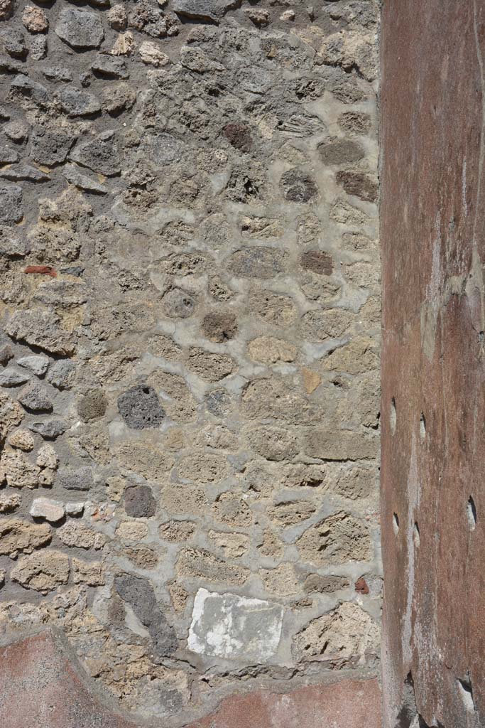 IX.5.11 Pompeii. May 2017. Peristyle n, detail from upper south wall in south-east corner.
Foto Christian Beck, ERC Grant 681269 DCOR.
